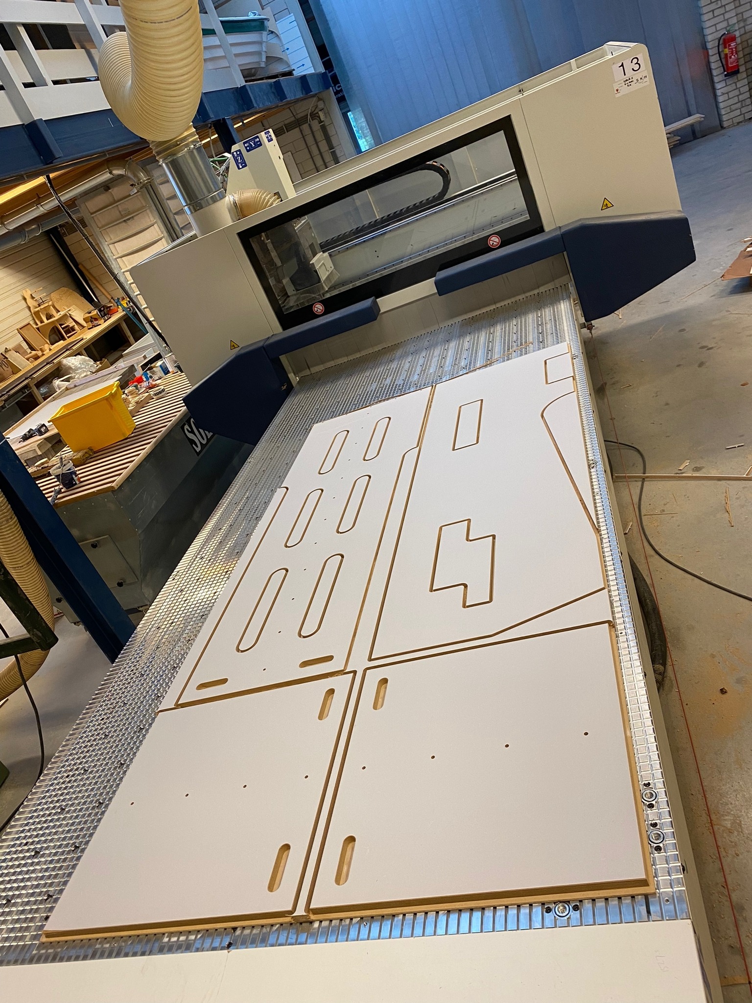 CNC freeswerk in plaatmateriaal